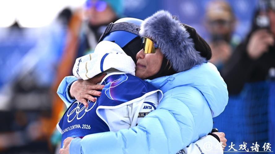 冬奥会上的妈妈团，这是温情的后援团！从谷爱凌到苏翊鸣，成功离不开她